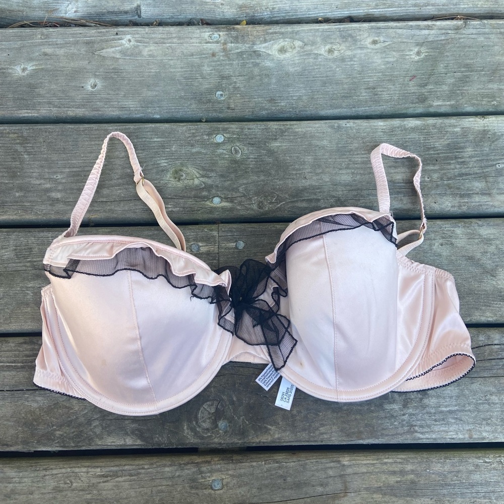 Frills and Thrills by La Senza Size 38B Bra Beige Black